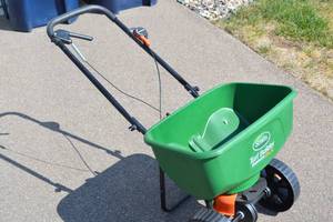 lot 11 image: NEW - Scotts Turf Builder DLX Broadcast Spreader