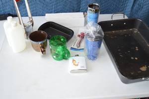 lot 30 image: Assorted Lot Kitchen Supplies