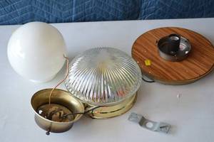 lot 37 image: Globe lights, wooden base, brass base, frosted white glass, clear glass globes.