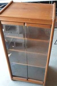 lot 53 image: Glass & Wood Cabinet Shelf 4 shelves and top of cabinet. Built of oak and glass. 21 wide x 17 deep x 43 tall