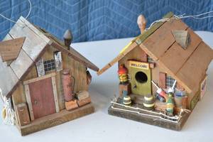 lot 76 image: 2ct Birdhouses