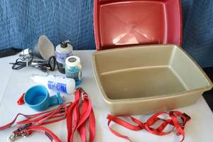lot 80 image: Assorted Pet Supplies