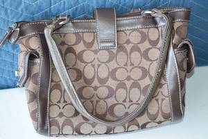 lot 91 image: Coach Handbag