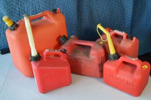 lot 109 image: 5ct Assorted Gas Cans