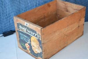 lot 110 image: 1 x 1 x 1 12 Antique Northwest Apples Apple Box