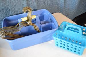 lot 124 image: Assoted Baskets and Hangers