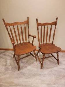 lot 43 image: Early American Hale Furniture Dining Set
