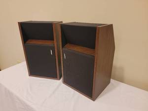 lot 46 image: Bose 201 Series II Stereo Speakers