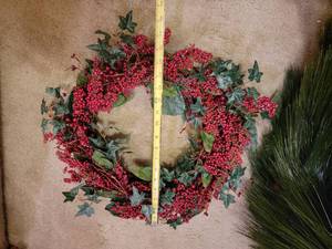 lot 167 image: Christmas Wreath and Dcor Group