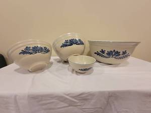 lot 47 image: Yorktowne Two-Blue Stoneware Bowls