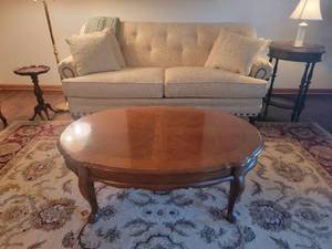 lot 65 image: Contemporary Queen Anne Cocktail Table