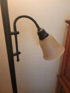 lot 101 image: Duel Shade Torchiere Lamp
