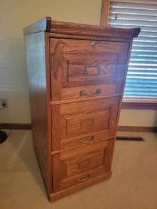 lot 115 image: American Traditional Oak Filing Cabinet