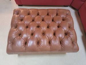 lot 20 image: Luxurious Tufted Leather Upholstery Ottoman