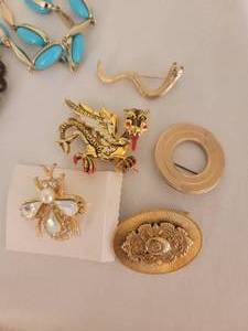 lot 75 image: Elegant Costume Jewelry
