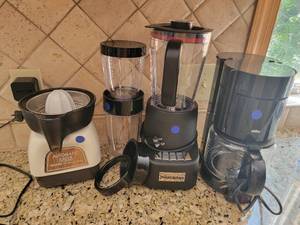 lot 124 image: Small Kitchen Appliances Bundle