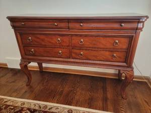 lot 12A image: Gorgeous Mahogany Finish Buffet Server