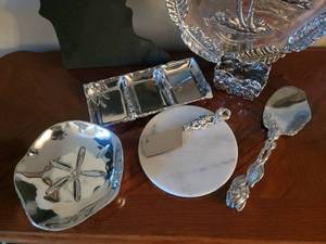 lot 53 image: Stylish Hors dOeuvres Service