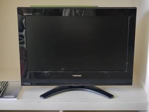lot 36 image: Toshiba 26 HDTV 26LV67