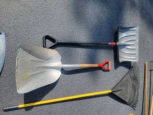 lot 104 image: Yard Warrior Fall Lawn Care Kit