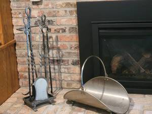 lot 110 image: Elegant Fireplace Tool Set