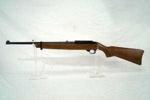 lot 7 image: Ruger 1022 Carbine - Natural stock, black barrel