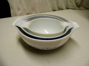Pyrex Nesting Bowls