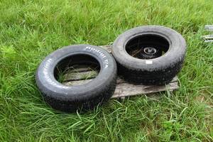 lot 142 image: 2 BFGoodrich P23560R15 Tires
