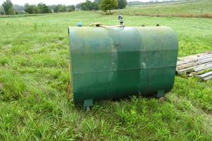 lot 150 image: Large Metal Liquid Tank
