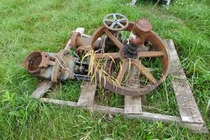 lot 171 image: Antique Heavy Duty Cast Iron Pump and Components