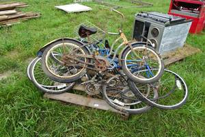 lot 180 image: Bikes - Peugeot Race Bike, Vintage Schwinn