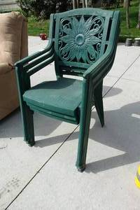 lot 241 image: 3 Plastic Patio Chairs