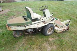 lot 14 image: Cushman 3 Wheel Riding Mower