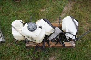 lot 219 image: Assorted Back Pack Sprayers