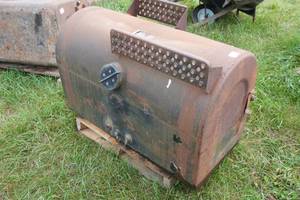 lot 215 image: Steel Tank