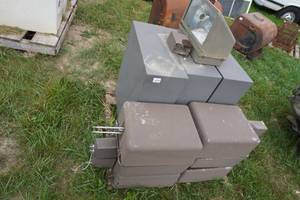 lot 214 image: Assorted Outdoor Lighting