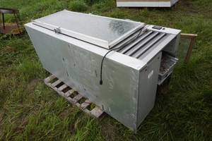 lot 207 image: Traulsen G11011 30 One Section Reach In Refrigerator