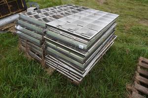 lot 200 image: Commercial Lighting Deflectors