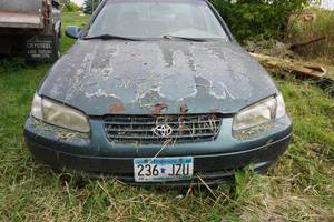 lot 9 image: 1998 Toyota Camry Sedan - Parts or Scrap