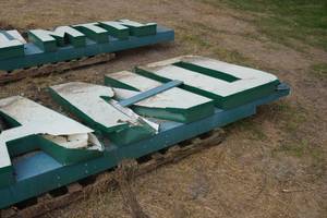 lot 13 image: Huge Gander Mountain Retail Sign