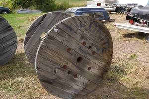 lot 252 image: Large Wooden Spool