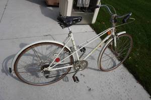 lot 238 image: Vintage John Deere Road Bike