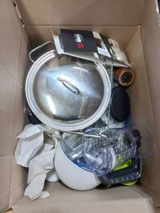 lot 51 image: Box of Miscellaneous Kitchen Items