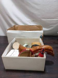 lot 43 image: Miscellaneous Dcor