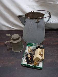 lot 36 image: Box of Miscellaneous Items