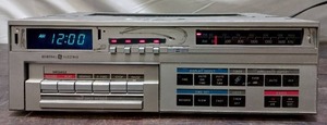 lot 25 image: VTG General Electric 7-4270B AMFM Radio and Cassette Player