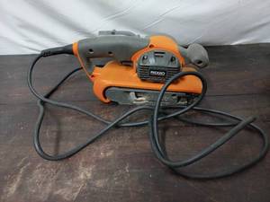 lot 24 image: Ridgid R2740 Belt Sander