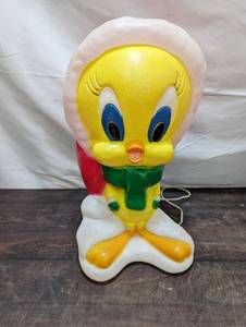 lot 5 image: Tweety Glow Mold