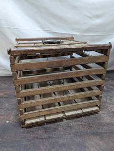 lot 142 image: Old Eggcrate Carrier