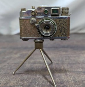 lot 154 image: Vintage Camera Motif Cigarette Lighter